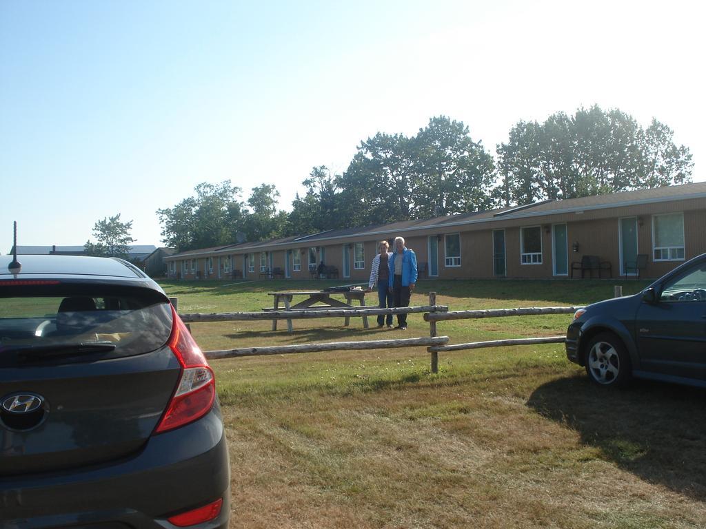 Motel La Maison De Travers Baie-Sainte-Catherine Dış mekan fotoğraf